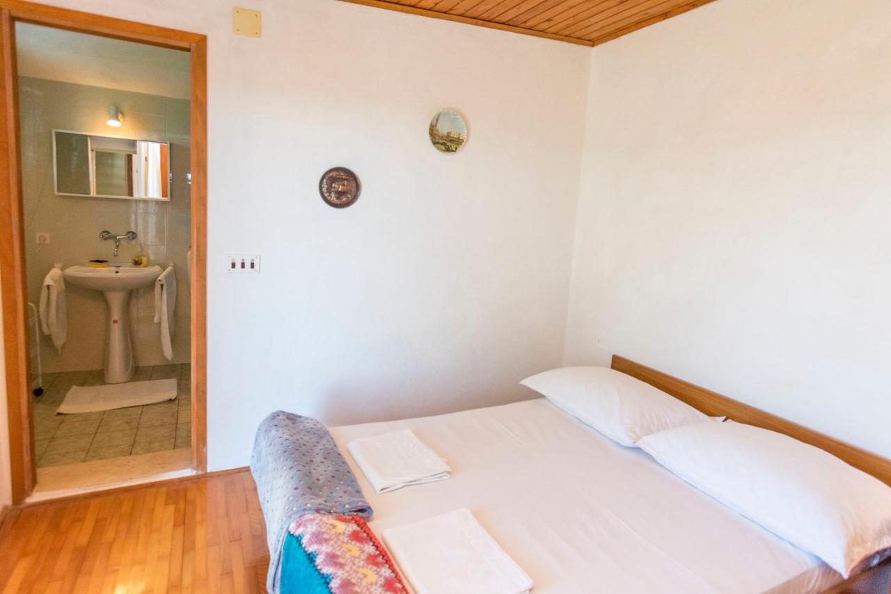 Apartments And Room Milka-Jere Primosten Exterior photo